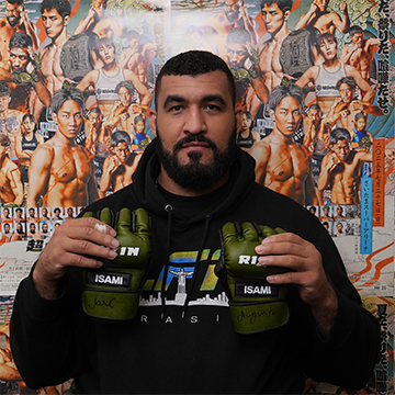【値下げ】UFC公式試合用グローブ（デメトリアス・ジョンソンサイン入り） KAKEHASHI スポーツオークション