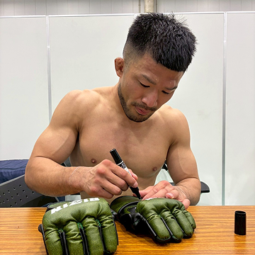 辰吉丈一郎サイン入り山口圭司サイン入り大阪城ホール97.11.22世界戦ポスター 辰吉丈一郎 山口圭司 ボクシング ポスター 1997年 大阪城ホール｜Yahoo